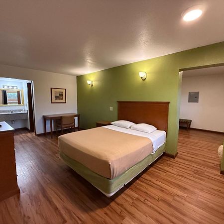 Relax Inn & Suites 마툰 외부 사진