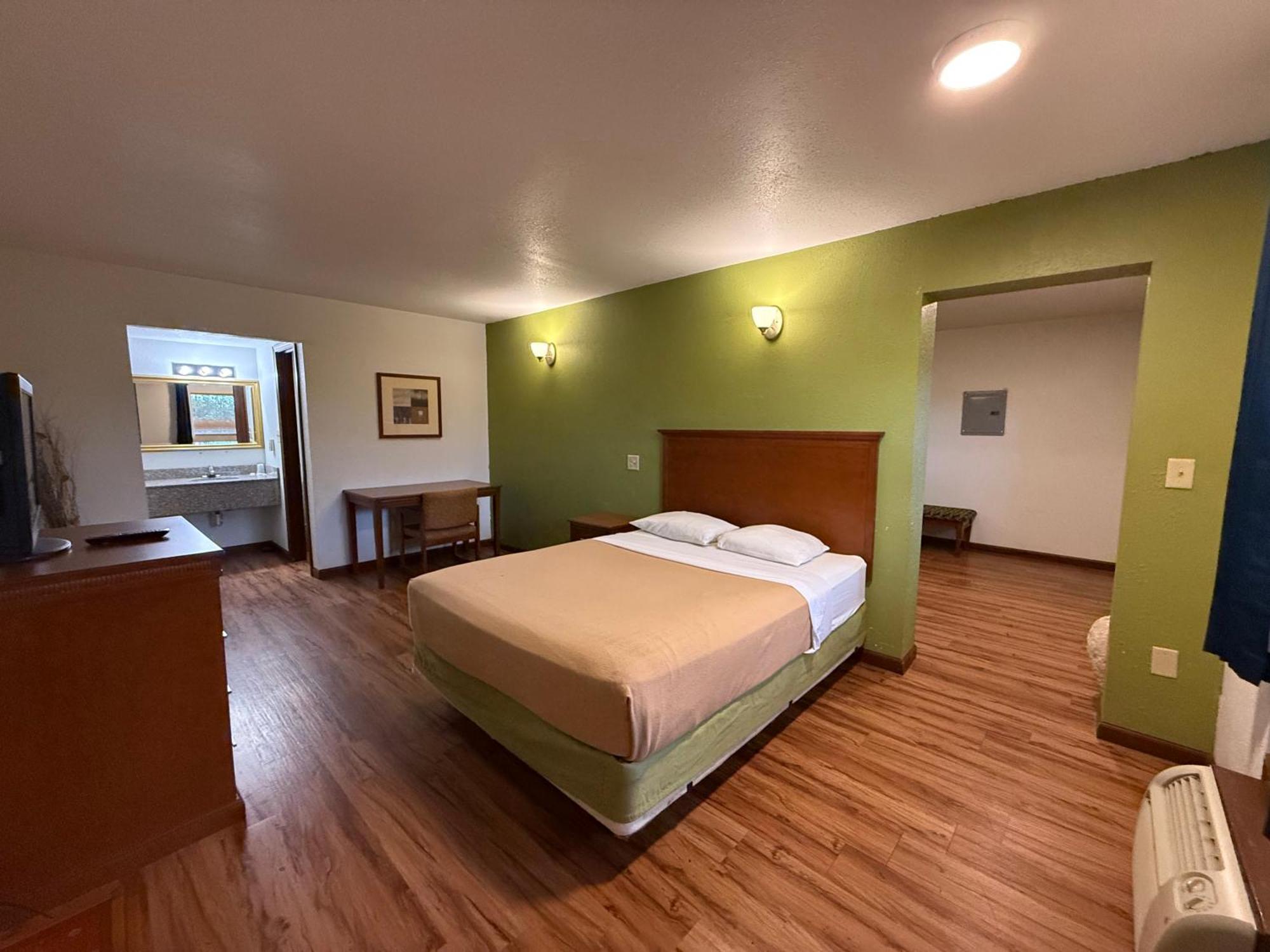 Relax Inn & Suites 마툰 외부 사진