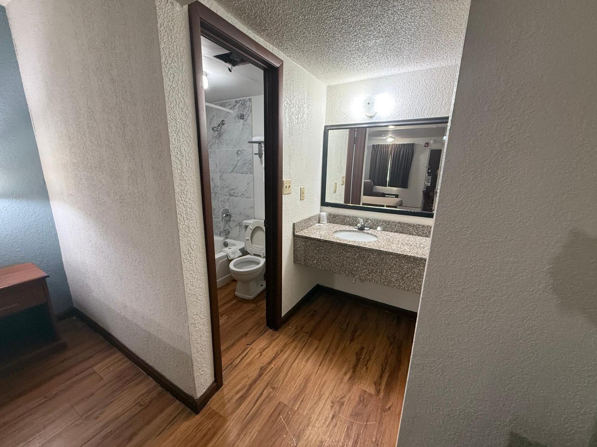 Relax Inn & Suites 마툰 외부 사진